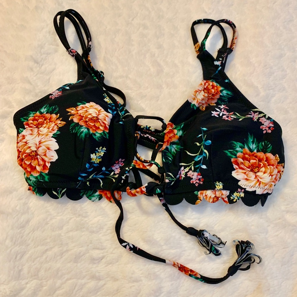 CUPSHE floral tie front bikini top - Picture 1 of 2